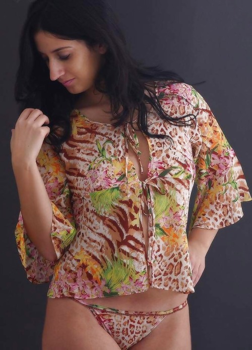 Priya,india, Age-25, Size- 30-34-32,Housewife,