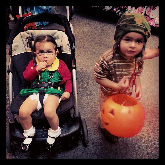 Look who came to the shop tonight! #halloween #lachilindrina #babies #red #green