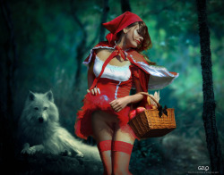 bushisbeautiful:  Lee Red Riding Hood Model: Lee TattarPhoto: LinKoln (Lina Rudenko)Art Work Postprocessing: Gonzalo Villar 