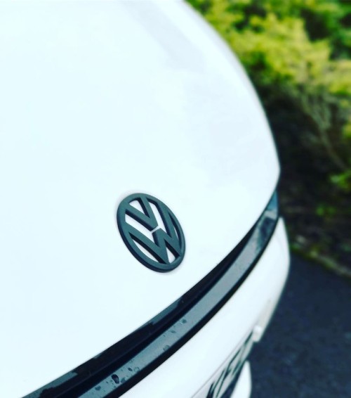 Changed out the emblems, Part 2, looking swish! #VW #scirocco #germanwhip #rims #black #candywhite #