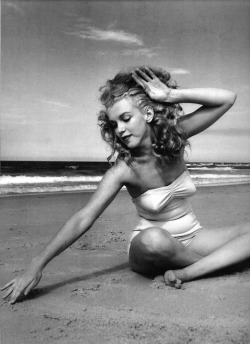 20th-century-man:  Marilyn Monroe / photo