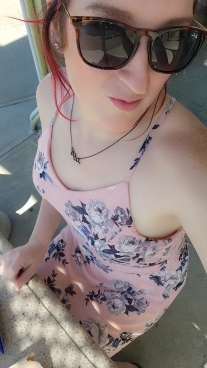 chrissy-kaos:Sunny days are the best days!🌞 Felt super cute in this dress. I think i might have to do no pants or shorts for the summer 🤔.. skirts and dresses only! 👗