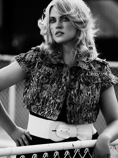 girlzwithcurves:  a gallery of loveliness……. Shi xoxo 