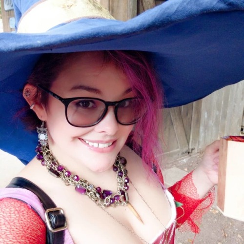 RenFaire! Combined Taako and Sarah Sanderson for this look! ⚜️ (at New York Renaissance Faire) https