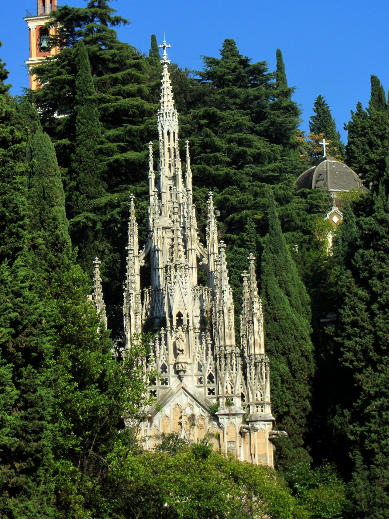 maecartessenza:  My last post (for now) on Staglieno: we took so many pictures that