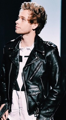 ormikey:  toolucas:(x)when your icon is bomb af