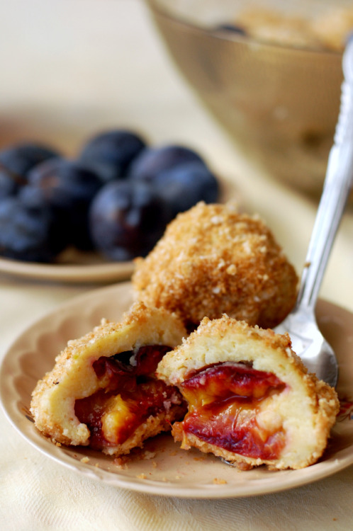 chocolatefoood:  Plum dumplings 