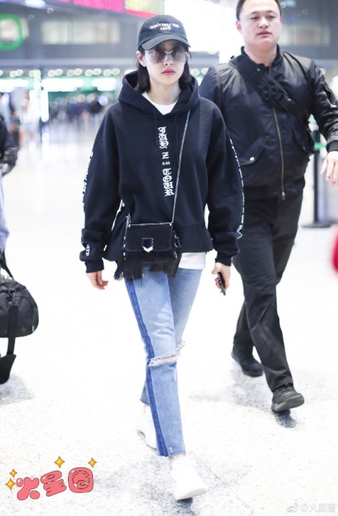 F(x) Victoria airport fashion at Shanghai Airport [180315]