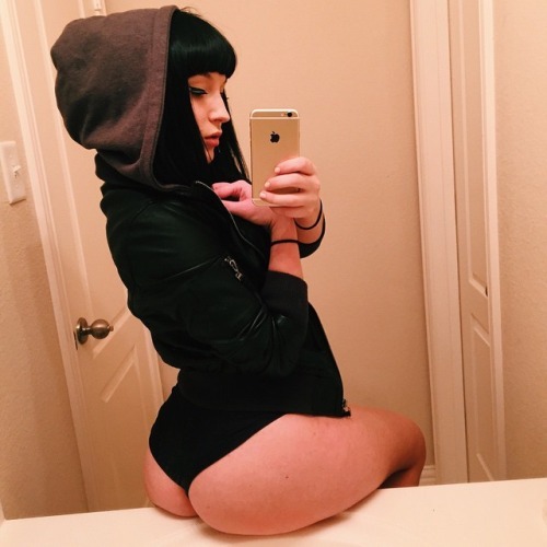 sexycollegegirlswtf:  pinksextape:  Breakin all the selfie rules ❤️  Get Sexy