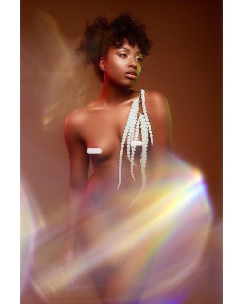 Melanin Mondays Circa 2015.  _______________________________________ Model/Mua: @charmsephora  Photo