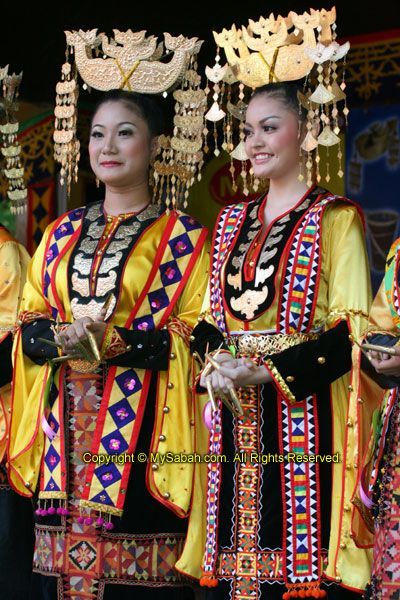 sartorialadventure:West Coast Bajau women of Sabah in their traditional dress, Semporna, Sabah, Mala