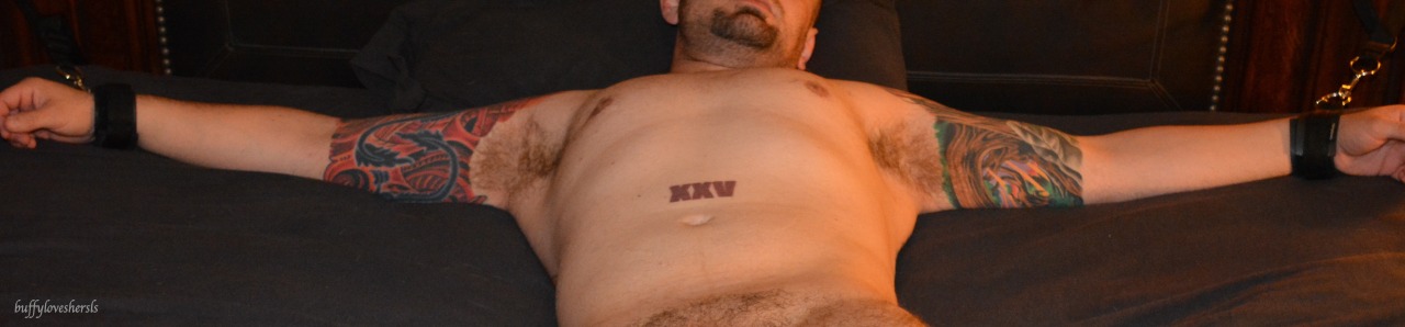 buffyloveshersls:  As promised, here are the sexy pics of my gorgeous hubby. I had