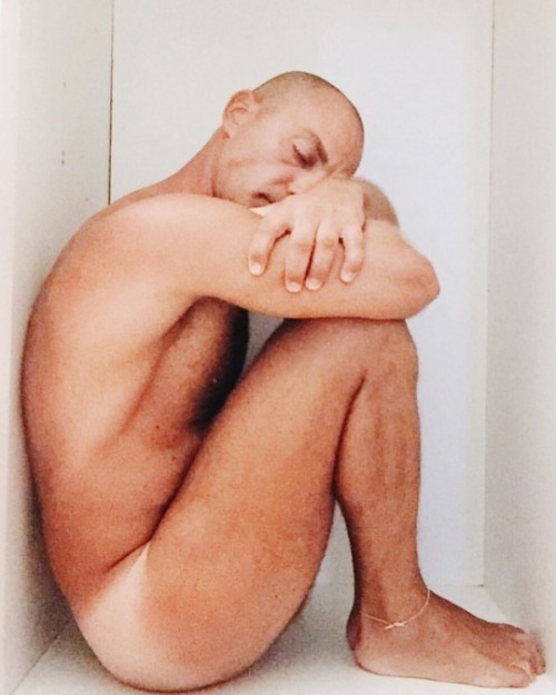 luz-natural:  Hug me, hug yourself@maurobonaffini