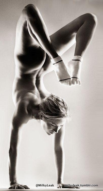 XXX contortion girls photo