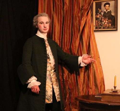 vincentbriggs:Finally got some pictures of my 1730′s suit! I had to move so much furniture to 