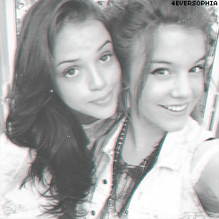 need-yelyah:  alice_correa @agathaamoreiraa ”Eu juro que a nossa amizade nunca vai acabar…” Toda felicidade do mundo hoje e sempre, porque você merece e MUITO!!! 2.1   