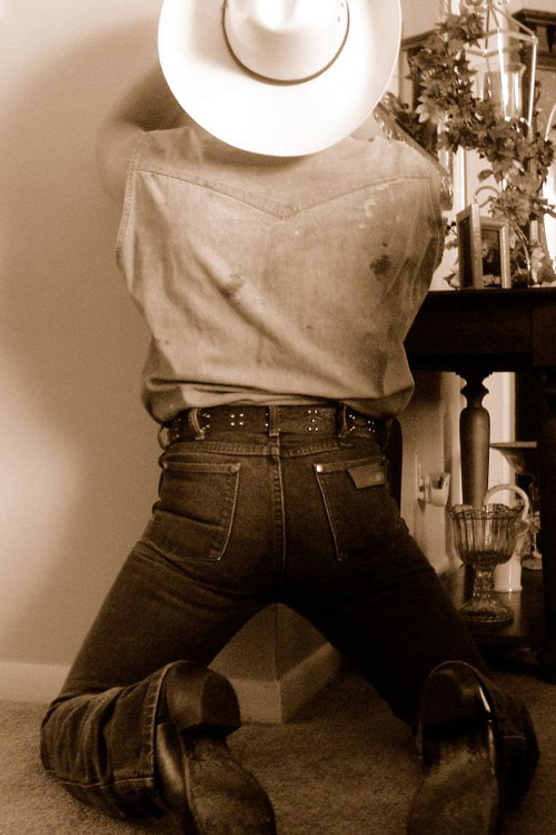 thewranglerbutts:  Wrangler The Sexiest Jeans Ever Made Wrangler Butts drive us nuts FOLLOW ME:http://thewranglerbutts.tumblr.com/ 