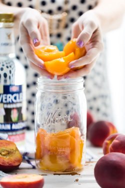 foodffs:  HOMEMADE PEACH TEA VODKA (PLUS THE SPIKED PEACH ARNOLD PALMER!) Really nice recipes. Every hour. Show me what you cooked!