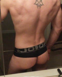 underlads: The hottest guys in their underwear