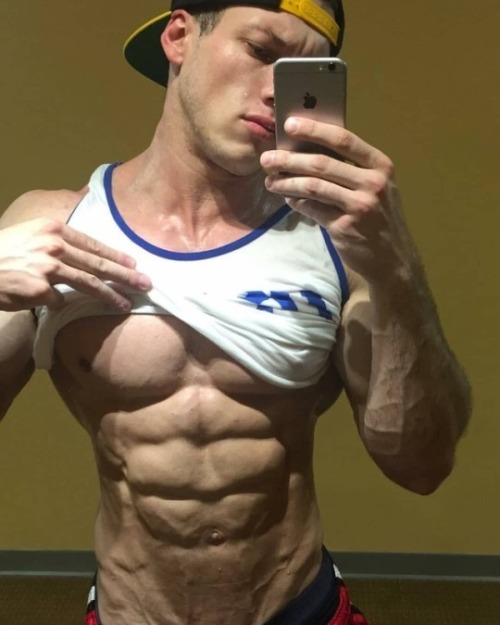 rippedmusclejock:  Yeah, lick it. Feel the