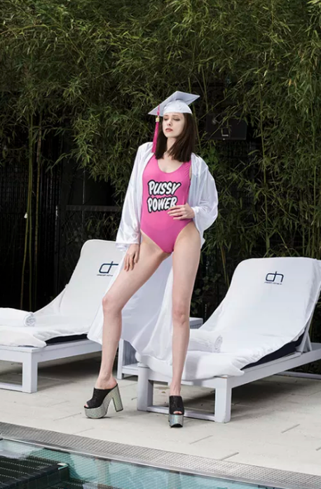 ~casual graduation looks~How to throw the ultimate grad pool party