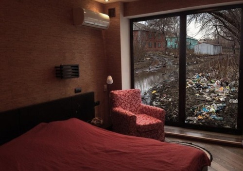 weirdrussians: This is the reason why Russians don’t install panoramic windows in their apartm
