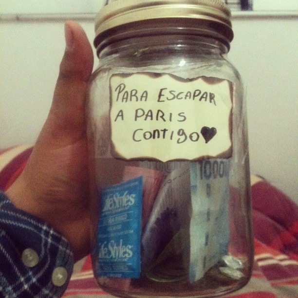 es-tu-dia-de-suerte:  un-hermosodesastre:  hay un condón weonXDD ahhwhqabjqhd  17