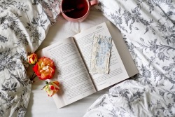 innrustic:  Evening Read by Annetta Bosakova 