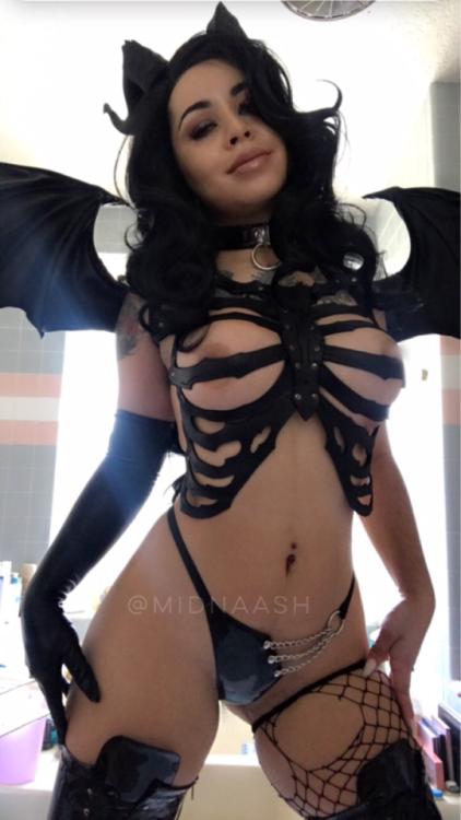 ashprincessmidna:Hi, I’m your new girlfriend and my name is Noir. Want to see more of me? Join my pa
