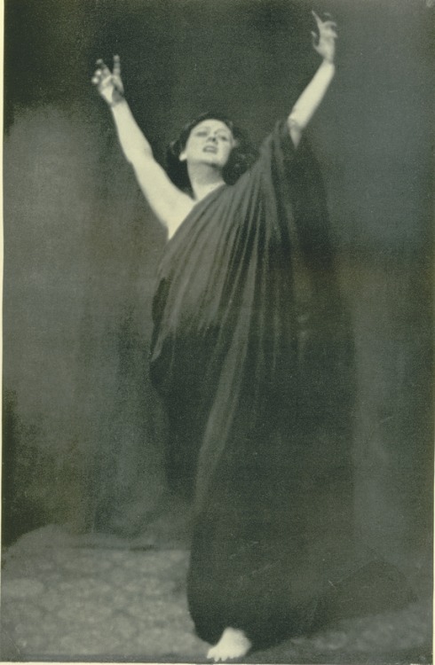 Isadora Duncan in La Marseillaise, 1916. Photo by Arnold Genthe.