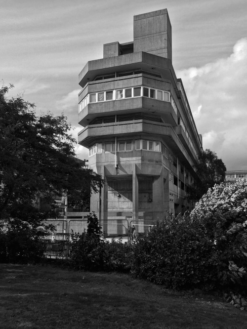 new-brutalism: Wyndham Court 5, Southampton, Lyons Israel Ellis Gray, 1966-1969 Photo: Simon Phipps