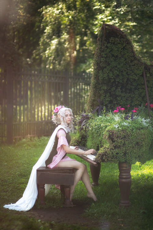 Music ElfModel, costume - GreatQueenLina http://greatqueenlina.deviantart.com/Photo - Clover http://