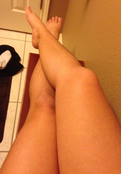 thelegendaryhuman:  Working my proudly hairy legs– sexy, confident feminist   You don’t have to be a feminist to be proud of your hairy legs. They are beautiful.