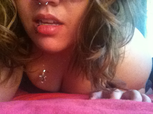 omgxallie:  I like my lips…  Rawr!  they’re very likeable!