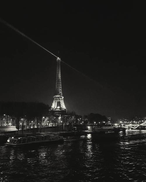 no actual eiffel sparkles, but the city sparkled just fine. paris, it was fun. thanks for everything