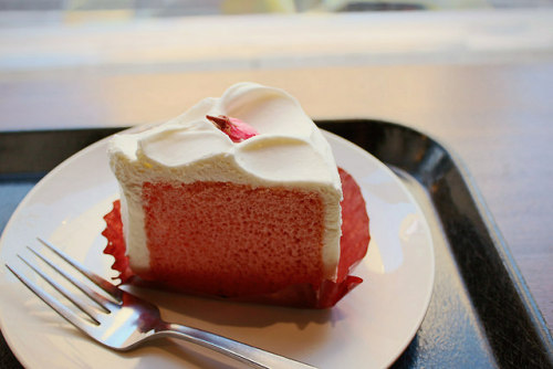 Sakura Chiffon Cake by ★Tsuki★ on Flickr.