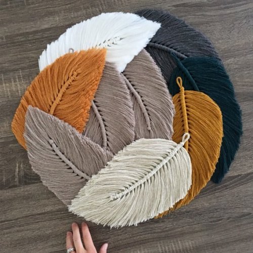 Macramé Feather Wall Charm //pbutterandjbean