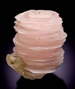 unearthedgemstones:The Pink Cauldron Calcite with Quartz from Huanggang Mine, China 💎 (Via Geology Love)