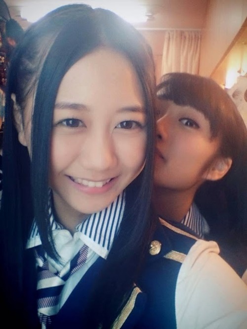 akibeya:  藤田奈那 - Google+ - 今日は二回公演でした！♡ 公演合間に 動画を撮ったんですが、 多分ギリギリアウトなやつなので…  古畑奈和　藤田奈那