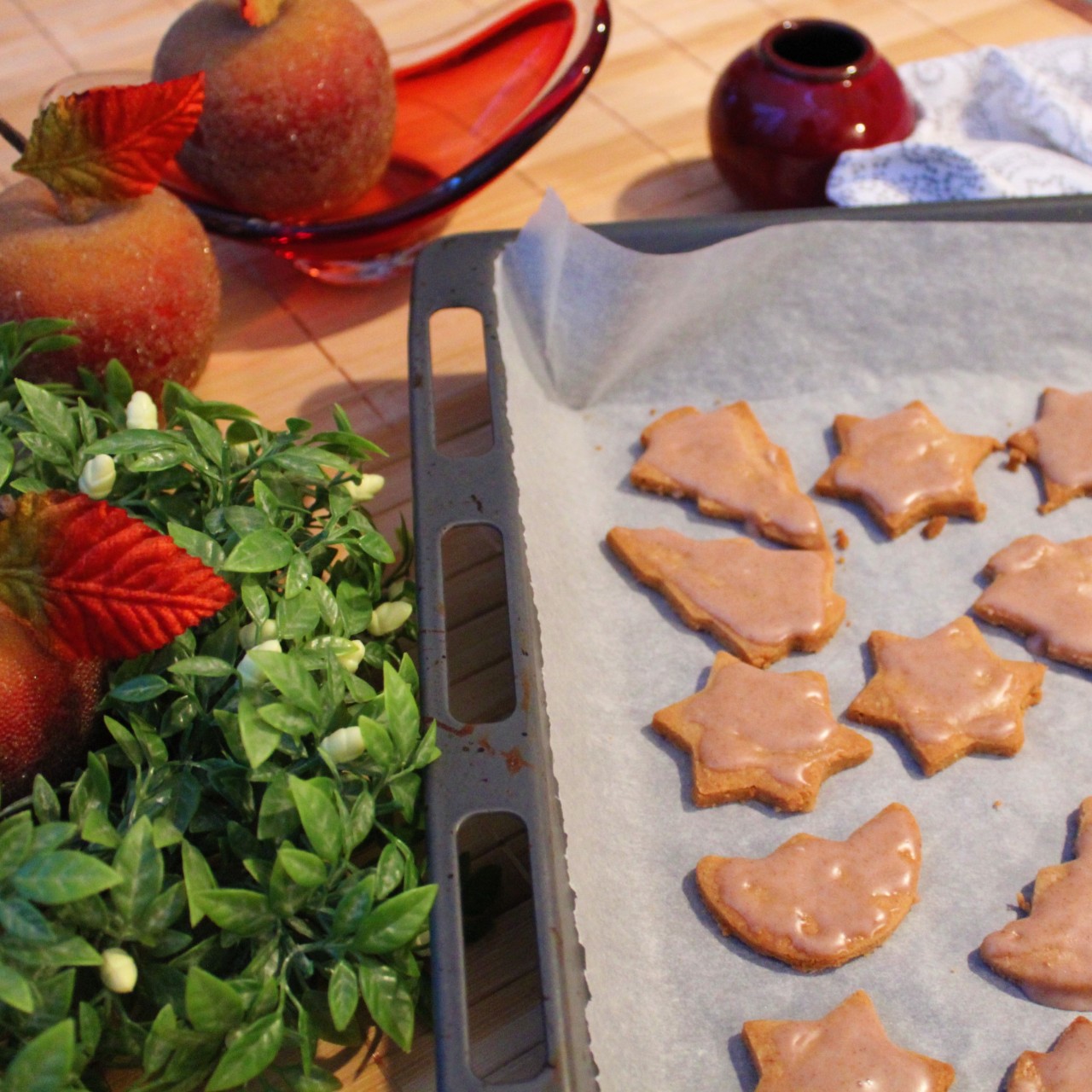 Gingerbread Recipe Cookie
Gingerbread cookies are obviously perfect for Christmas but why not have some of them now?
The recipe by Tastes of Health