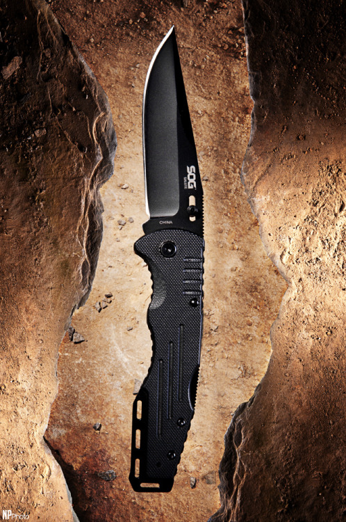 military-life:  SOG Specialty Knives & Tools Salute Knife