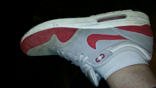 zapas27:Joder que ganas de follarmelas. Es vérselas puestas en los pies y ponerse morcillon