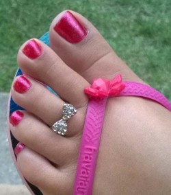 crazysexytoes:  Gorgeous pink toes