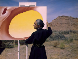  Photograph of artist Georgia O’Keeffe in the desert with one of her paintings. TONY VACCARO/GEORGIA O’KEEFFE MUSEUM 