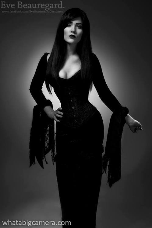 sharemycosplay:  Black & White has never looked as good with this Adams Family Morticia by @Eve_Beauregard. #cosplay #reblogthursday thedragonx911:  The Adams Family - Morticia Cosplayer: Eve Beauregard * Photographer: WhatABigCamera.com  