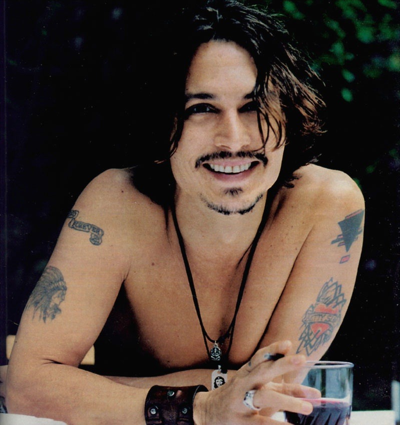 volas-misticass:  coolstoryfuckface:  Johnny Depp by Patrick Demarchelier, 1999 