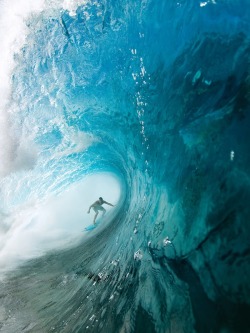 pictures-of-waves:  tellmeyourprettylies:  Sion Milosky. Photo: Flindt  Pictures of waves 