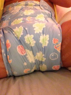 justalittlebaby:  diaperedlyla:  Spending the evening comfy and on Netflix  Sounds like great relaxing evening