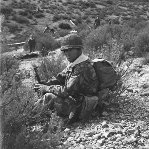 A legionnaire of the 2nd REP in resting in Haddada during the &ldquo;Pennelope&rdquo; operation.