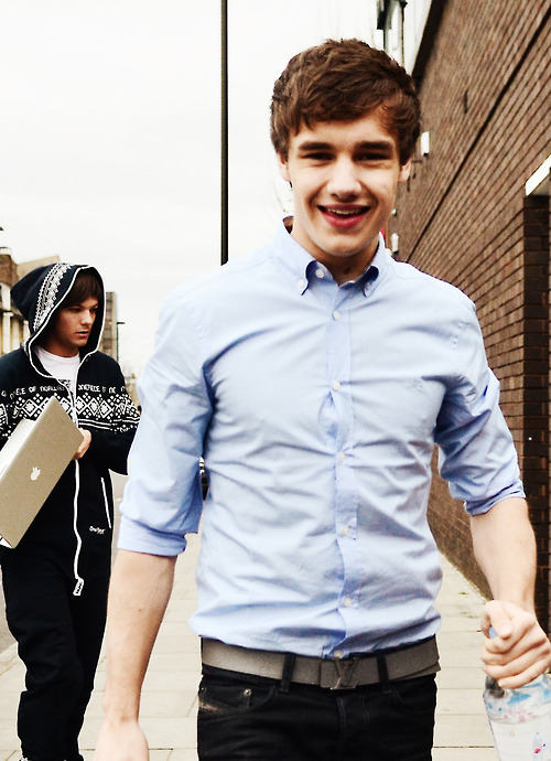 pineappleliam:  remember when liam went from a working father  to a stoner in uni   goddamnit single looks so good on him 